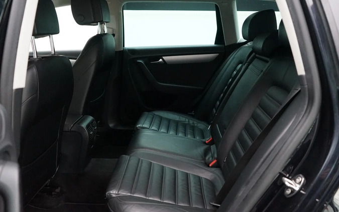 Volkswagen Passat cena 47999 przebieg: 171480, rok produkcji 2012 z Serock małe 352